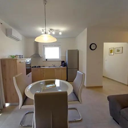 House Matteo, Valdenaga * Pula