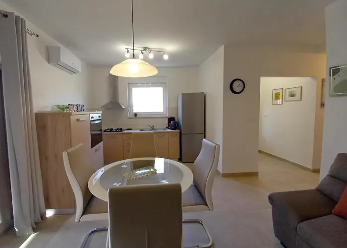 House Matteo, Valdenaga * Pula